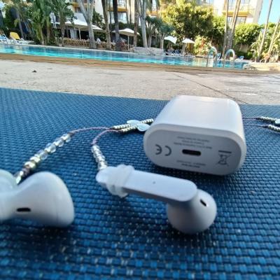 Chaîne pour écouteurs sans fil (compatible Airpods), lunettes et masque CRISTAL SOFIA violet, transparent et argent