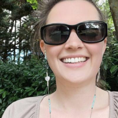 Chaîne de lunettes CRISTAL FELINE kaki, vert et argent